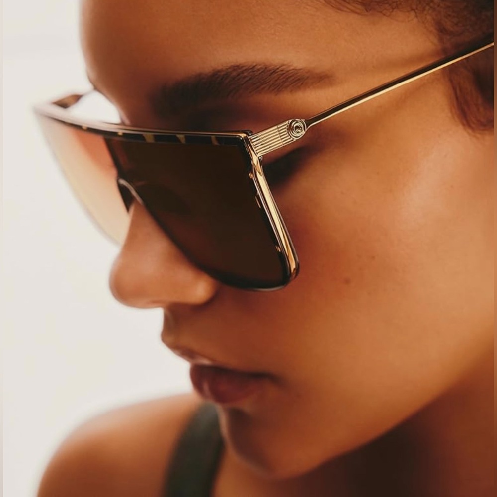 NWT! QUAY SUNGLASSES! I LOVE THESE SHADES! SUPER AWESOME! ALL QUAY COMES W/CASE! - Picture 2 of 6